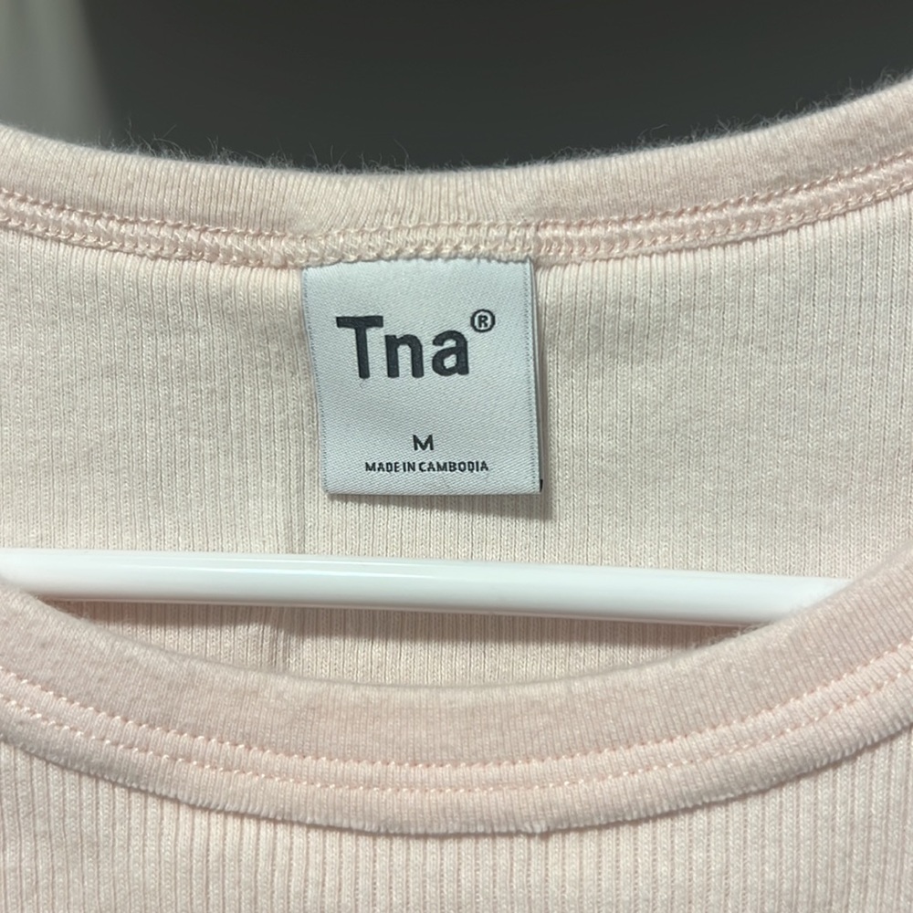 NWOT * TNA Pink Ribbed Tank Size Medium - Picture 3 of 3